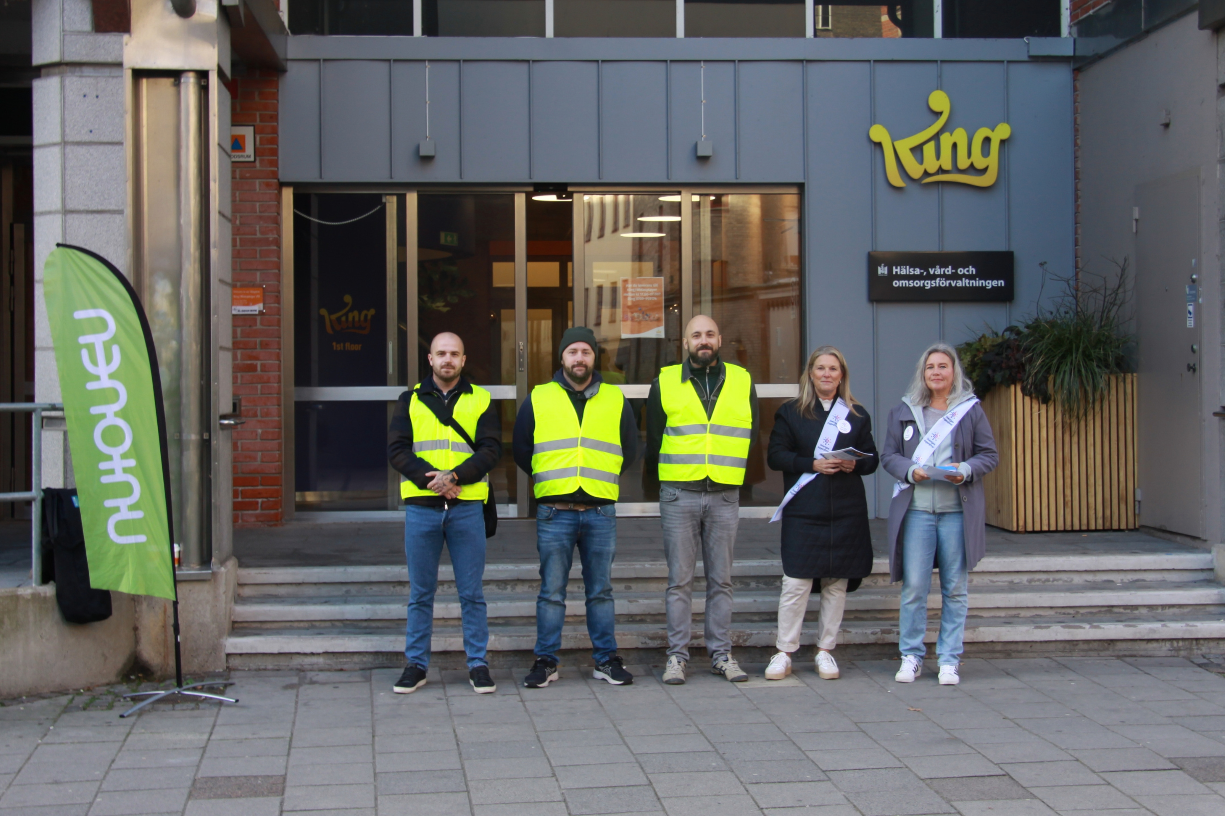 Medlemmar från Union och Sveriges Ingenjörer på plats framför företaget i King i Malmö